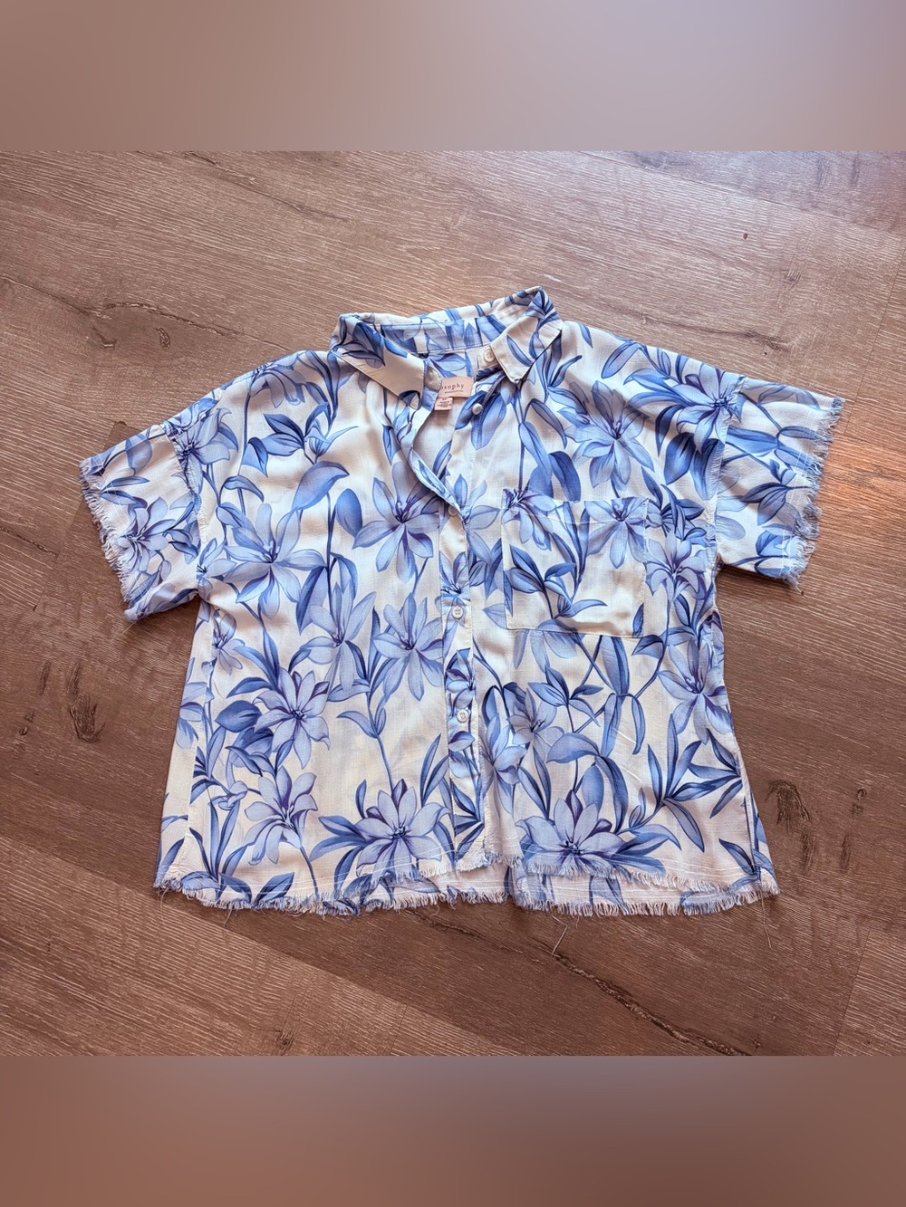 Philosophy brand blouse features a blue floral pattern and a frayed hem Sz Sm